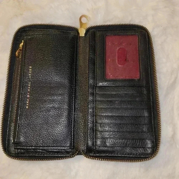 Marc Jacobs Large Black Leather Gold Zip Around Waller - Picture 4 of 5